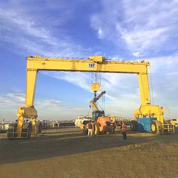 Rubber Tyred Gantry Crane (RTG)