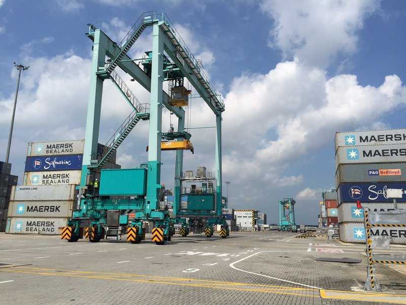 Rubber Tyred Gantry Crane (RTG)