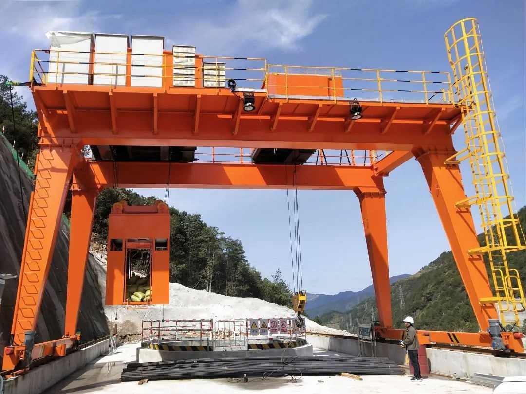 Multifunctional Gantry Crane for Bridge Construction