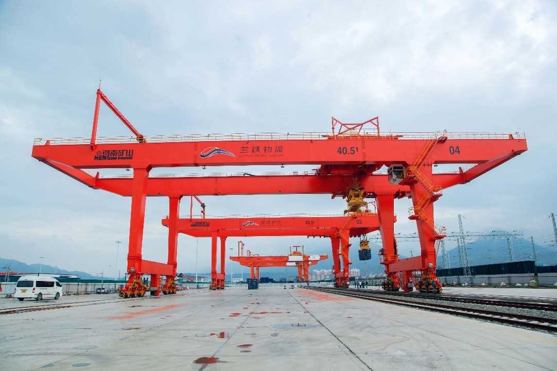 Henan mine crane RMG.jpg