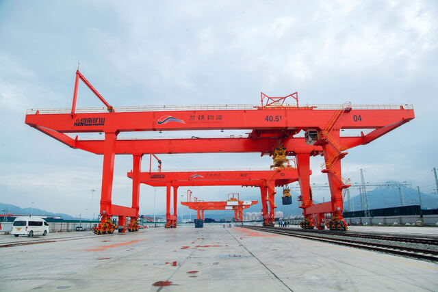 Rail-Mounted Gantry Crane.jpg
