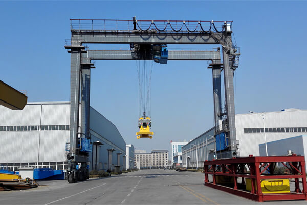 Rubber-Tired Gantry Crane.jpg