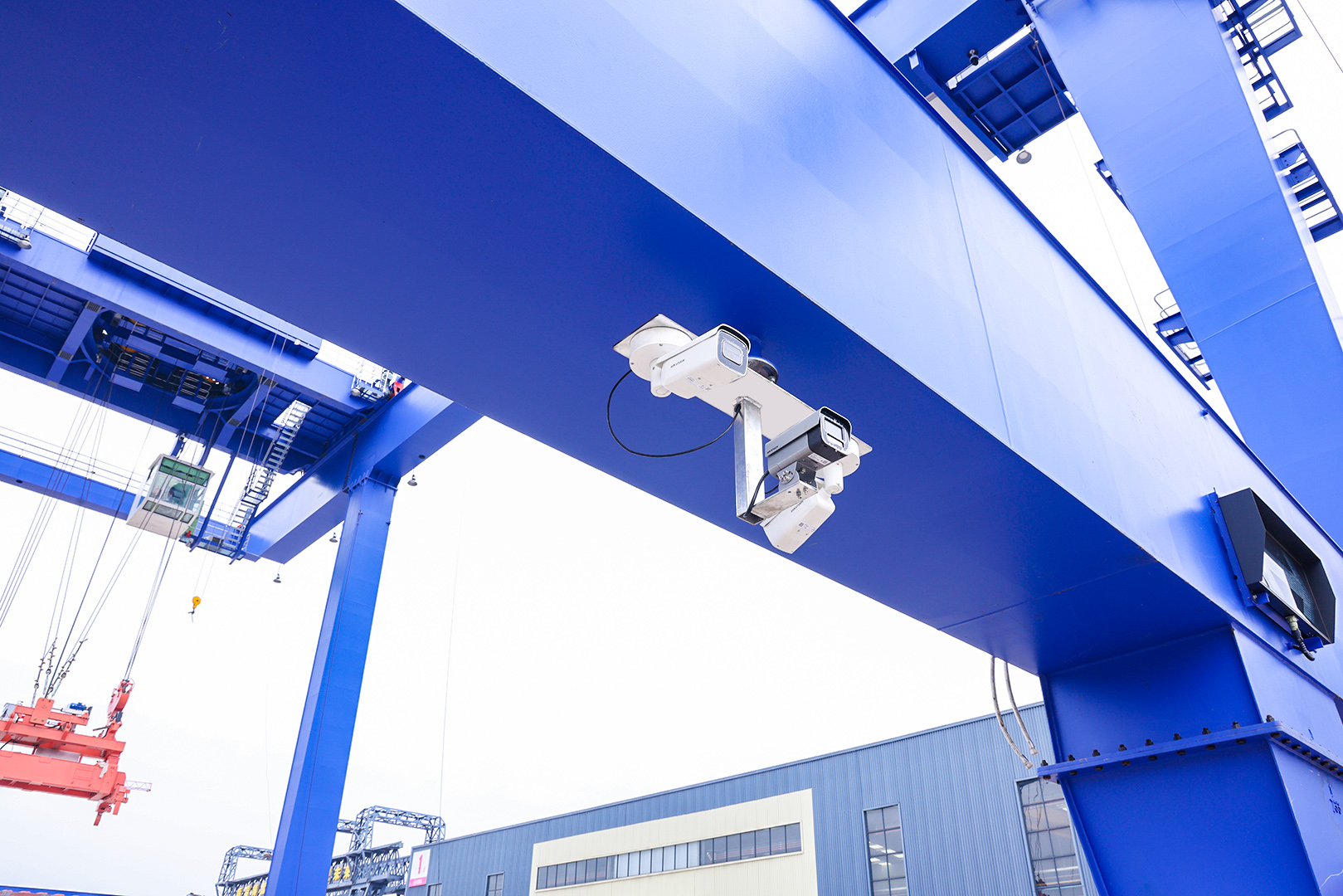 Railway gantry crane.jpg