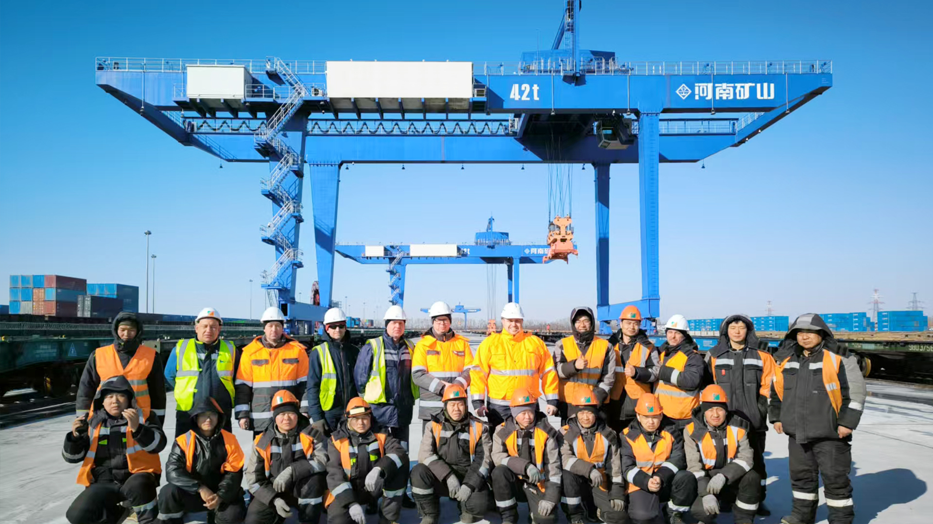2. High-Performance Container Gantry Crane This container gantry crane boasts a high duty cycle, rapid operation, and frequent handling, significantly reducing logistics turnaround time to meet the project's demand for efficient operations.