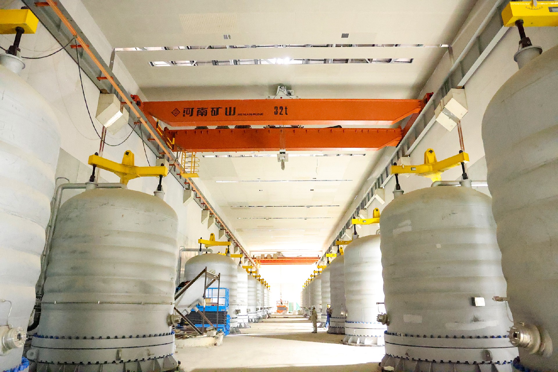 Rudnik Henan proizvodi čiste električne dizalice otporne na eksploziju, dizalice s dvostrukim nosačima i dizalice s jednim nosačem otporne na prašinu. Pogodno za kemijska postrojenja, skladišta nafte i postrojenja za prirodni plin.